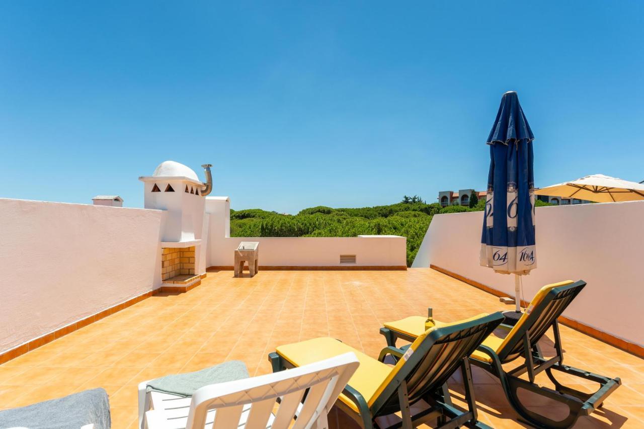 Pine Trees Penthouse Appartement Olhos de Agua  Buitenkant foto