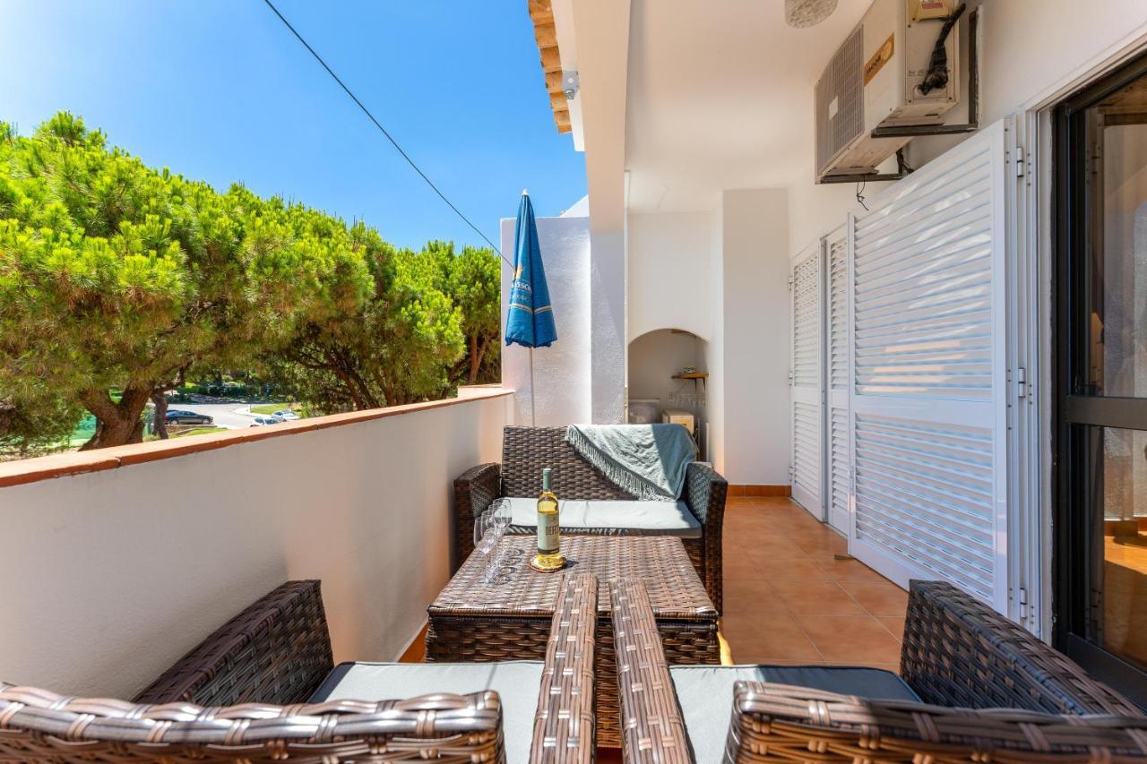 Pine Trees Penthouse Appartement Olhos de Agua  Buitenkant foto